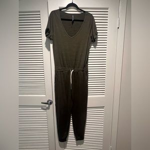 Vuori All Day Romper in Oregano Heather